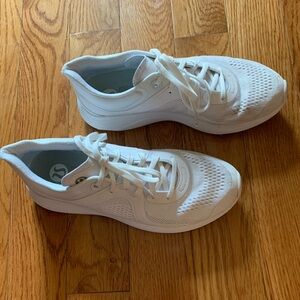Women’s Lululemon Chargefeel Low Workout Shoe Size 9, White